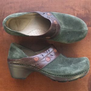 Dansko Green Suede brown leather CLOGS